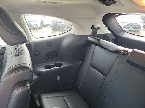 Used 2024 Toyota Highlander XLE AWD/4WD image 15