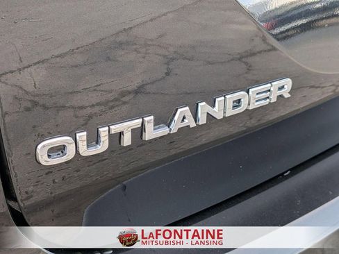 New 2026 Mitsubishi Outlander SE image 10