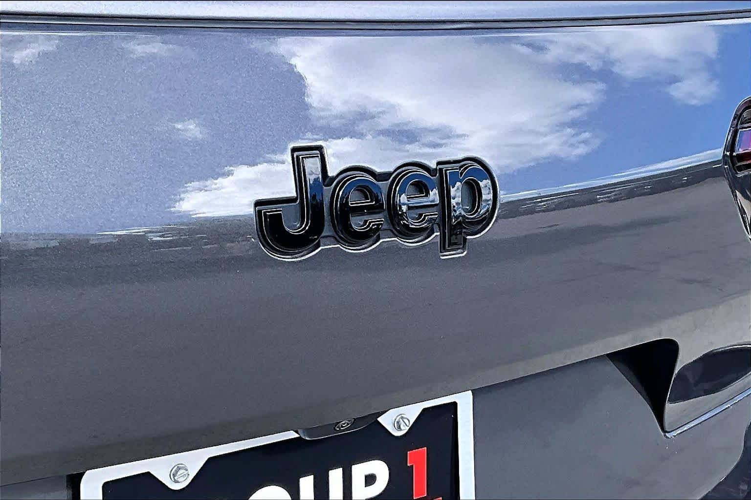 New 2026 Jeep Grand Cherokee L Limited w/ Limited Altitude Package AWD/4WD image 16