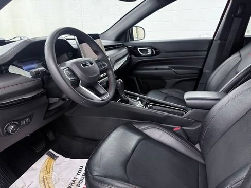Used 2025 Jeep Compass Trailhawk AWD/4WD image 19