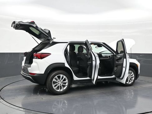Used 2025 Chevrolet TrailBlazer LS FWD image 28