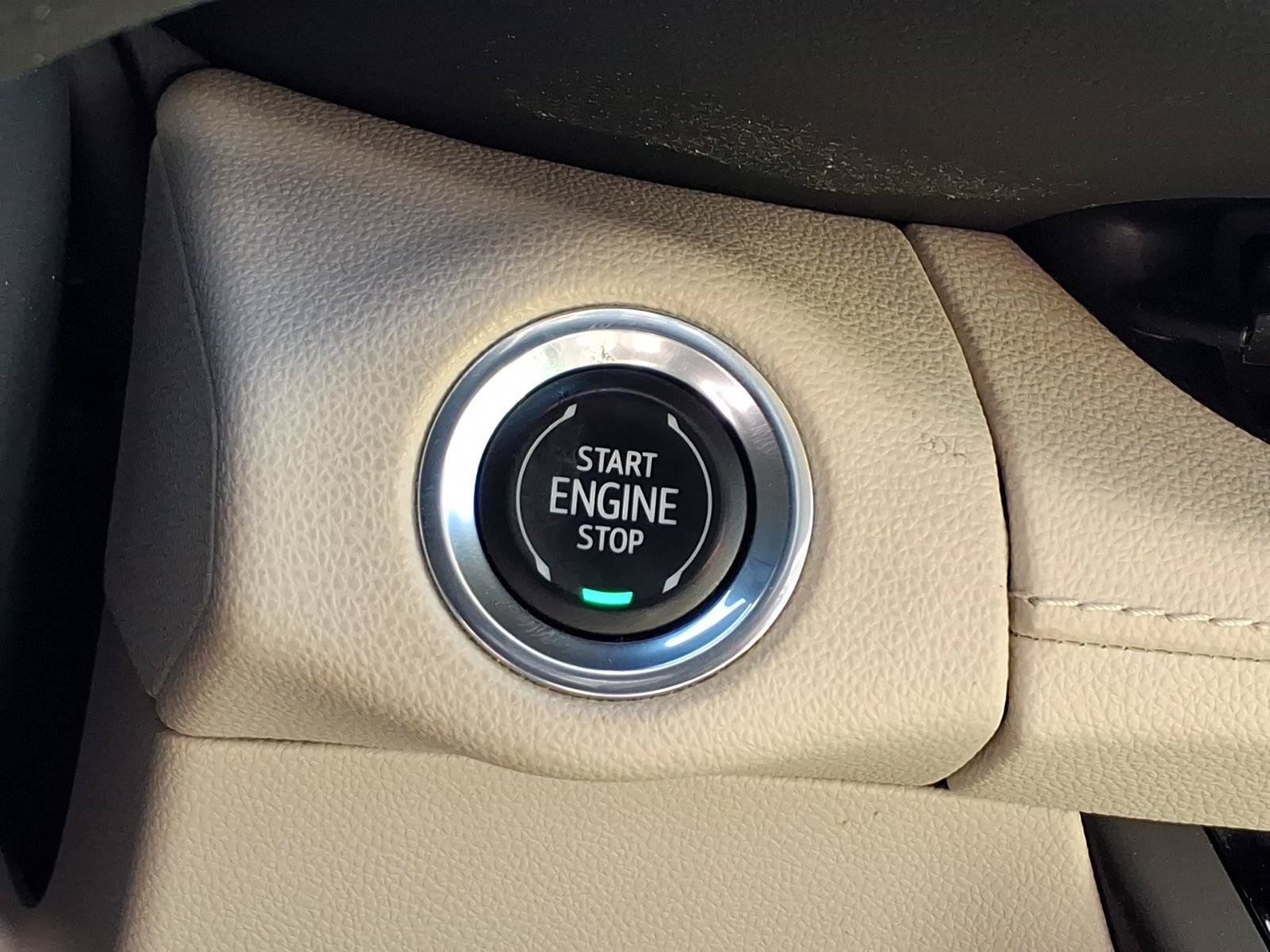 Used 2021 Buick Envision Essence w/ Technology Package I AWD/4WD image 16