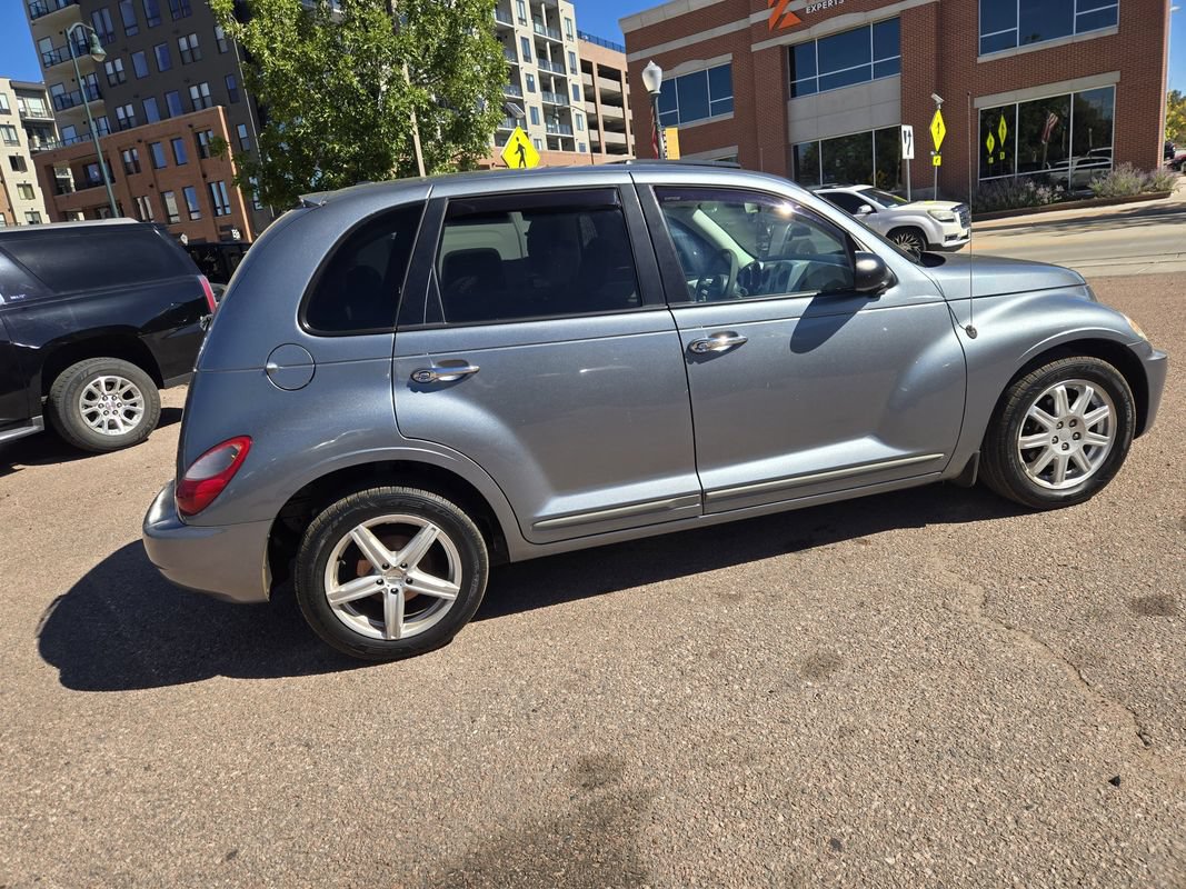 Used 2009 Chrysler PT Cruiser Touring FWD image 12