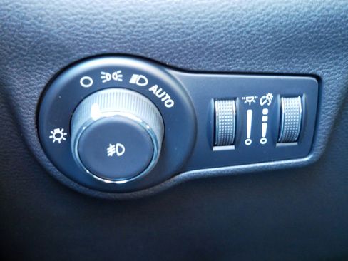 New 2026 Jeep Compass Latitude w/ Sun and Sound Group AWD/4WD image 14