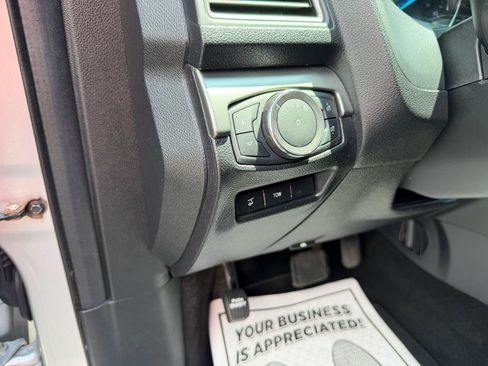 Used 2019 Ford Explorer XLT w/ Equipment Group 202A AWD/4WD image 10