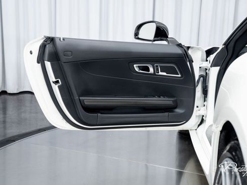 Used 2018 Mercedes-Benz AMG GT Roadster image 31