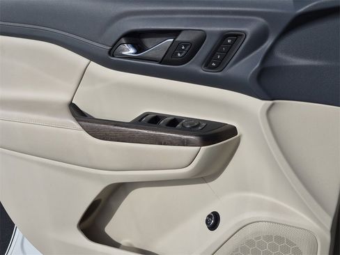 Certified 2023 GMC Acadia Denali w/ Denali Technology Package image 32