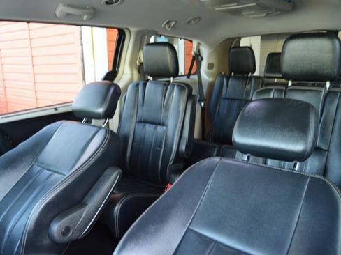 Used 2015 Chrysler Town & Country Touring FWD image 54