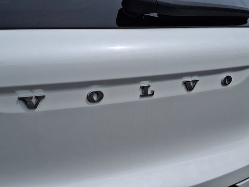 Certified 2023 Volvo XC40 B5 Plus w/ Protection Package Premier AWD/4WD image 31