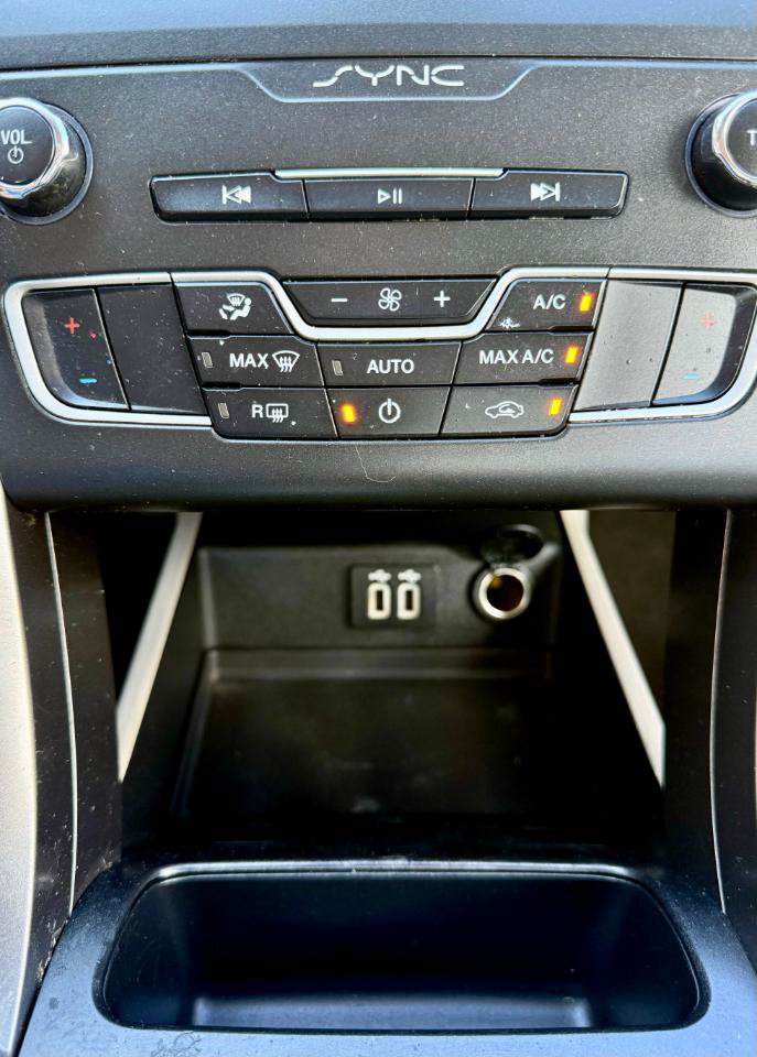 Used 2019 Ford Fusion SE FWD image 26