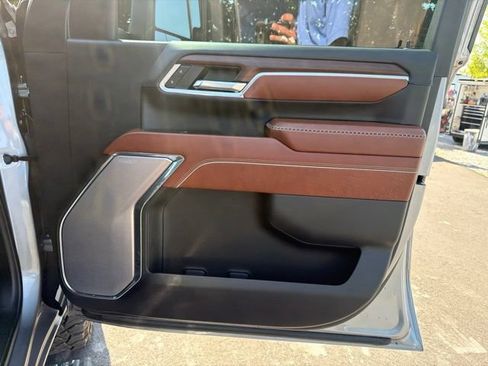 Used 2024 GMC Sierra 2500 Denali Ultimate w/ LPO, GMC Protection Package AWD/4WD image 10