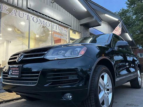Used 2012 Volkswagen Touareg TDI image 7