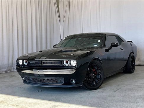 Used 2022 Dodge Challenger SXT w/ Blacktop Package image 2