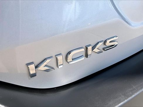 Used 2019 Nissan Kicks S FWD image 30