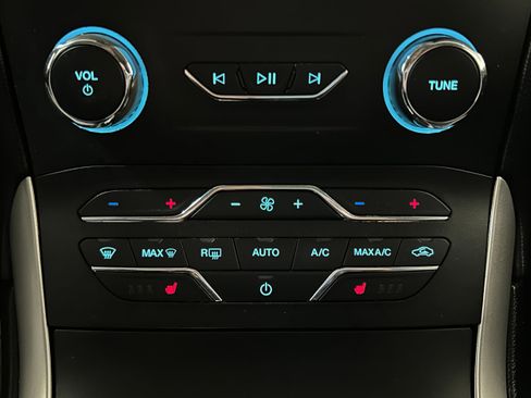 Used 2019 Ford Edge SEL w/ Equipment Group 201A image 8