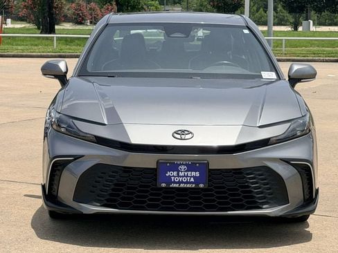 Used 2025 Toyota Camry SE w/ Convenience Package FWD image 3
