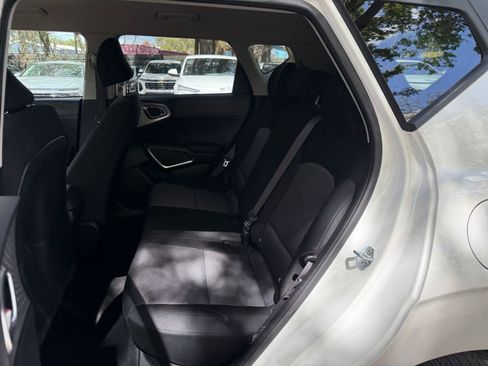 Used 2025 Kia Soul LX w/ LX Technology Package image 34