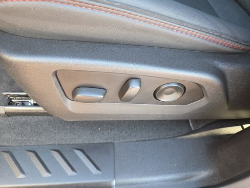 Used 2024 GMC Canyon AT4X image 30