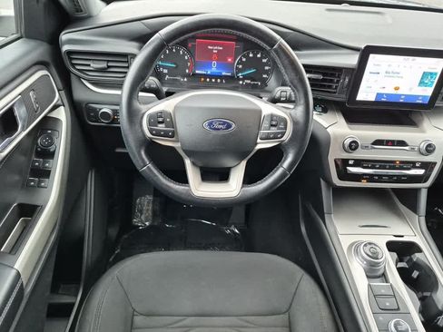 Used 2021 Ford Explorer XLT AWD/4WD image 9