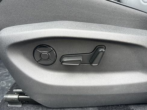 New 2026 Volkswagen Tiguan SE R-Line AWD/4WD image 13
