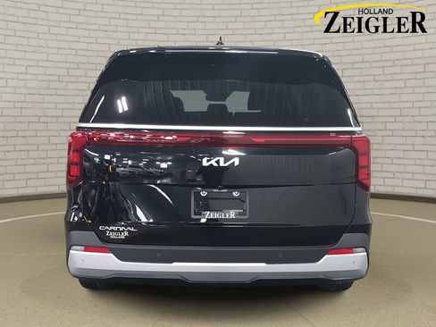 New 2026 Kia Carnival LXS image 6
