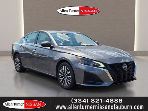 Used 2024 Nissan Altima 2.5 SV FWD image 1