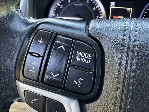 Used 2019 Toyota Highlander XLE image 26