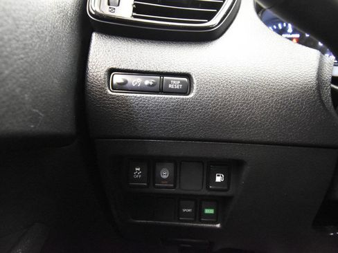 Used 2020 Nissan Rogue S image 25