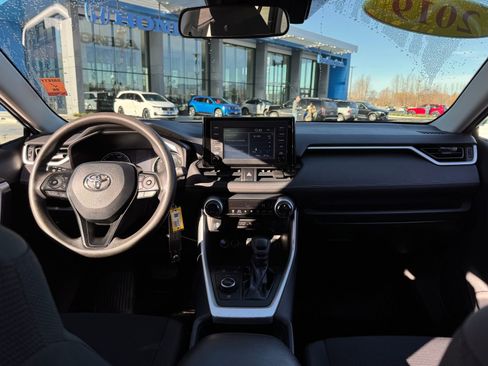 Used 2019 Toyota RAV4 LE w/ Carpet Mat Package image 13