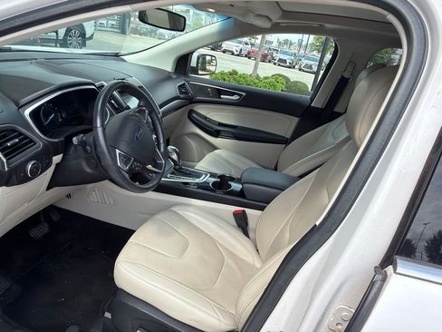 Used 2018 Ford Edge Titanium w/ Equipment Group 301A FWD image 2