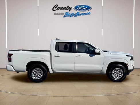 Used 2024 Nissan Frontier SV image 23