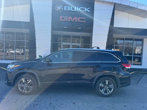 Used 2019 Toyota Highlander Limited Platinum image 2