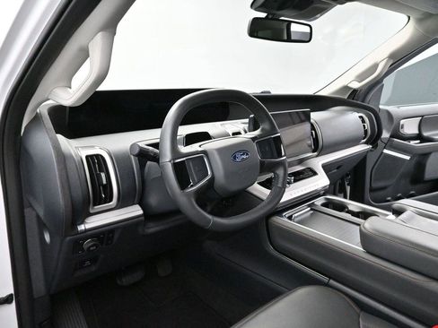 Used 2025 Ford Expedition Active AWD/4WD image 19