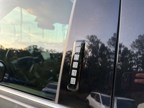 Used 2019 Ford F150 Platinum w/ Equipment Group 701A Luxury AWD/4WD image 11