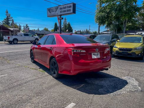 Used 2012 Toyota Camry SE FWD image 2