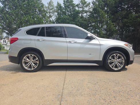 Used 2017 BMW X1 xDrive28i AWD/4WD image 2