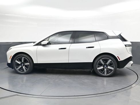 Used 2024 BMW iX xDrive50 w/ Premium Package AWD/4WD image 7