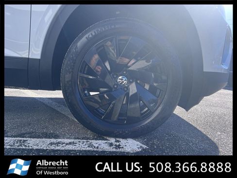 Used 2025 Volkswagen Atlas SE image 35