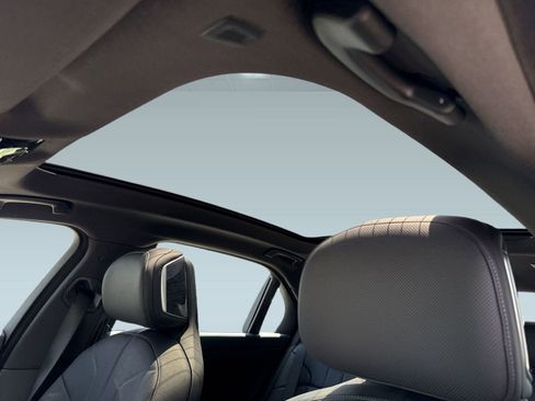 Used 2025 BMW i7 eDrive50 w/ Premium Package image 13