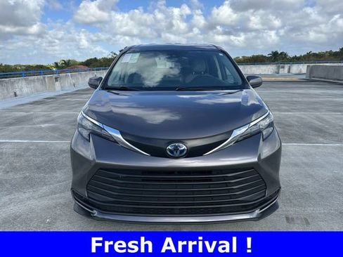 Used 2024 Toyota Sienna LE image 18