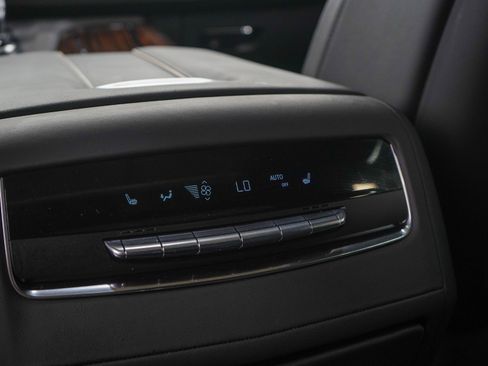 Used 2023 Cadillac Escalade Premium Luxury AWD/4WD image 17