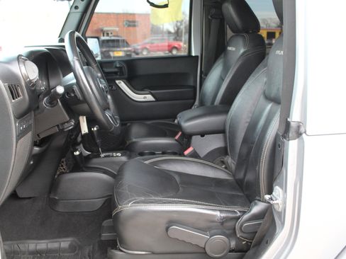 Used 2014 Jeep Wrangler Rubicon w/ Power Convenience Group image 22