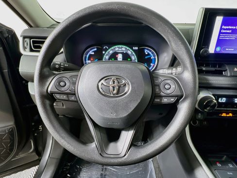Used 2025 Toyota RAV4 XLE AWD/4WD image 18