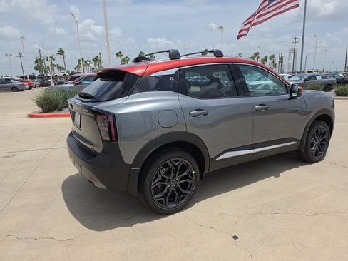 New 2026 Nissan Kicks SR w/ Cold Weather Package FWD image 7