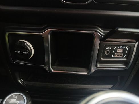 Used 2019 Jeep Wrangler Sport AWD/4WD image 6