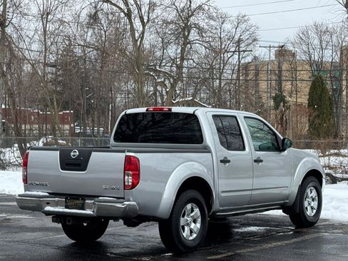 Used 2010 Nissan Frontier SE image 6