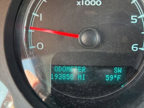 Used 2014 Chevrolet Suburban LTZ image 14