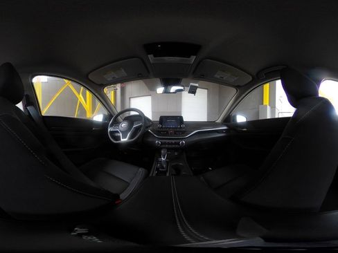 Used 2025 Nissan Altima 2.5 SV image 42