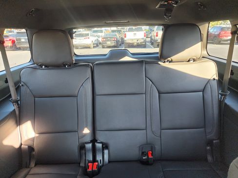 New 2026 Chevrolet Suburban High Country image 18