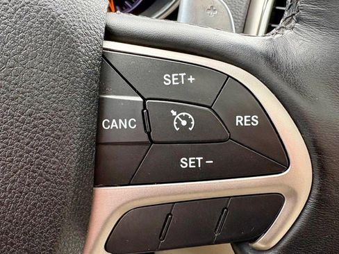Used 2017 Jeep Grand Cherokee Limited w/ Luxury Group II AWD/4WD image 21